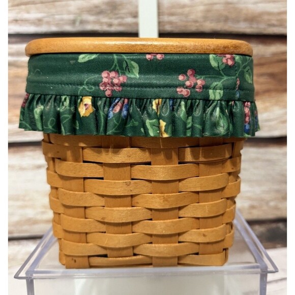 Longaberger 1998 Tissue Basket w/ Liner & Lid - Picture 2 of 9